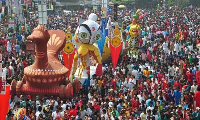 আজ পহেলা বৈশাখ, রমনার বটমূলে মানুষের ঢল