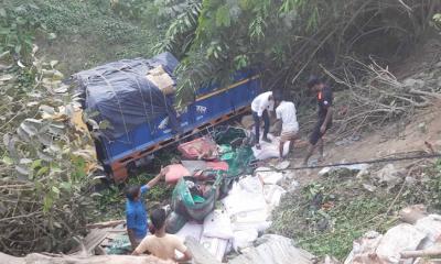 রাজশাহীতে ট্রাক-সিএনজি সংঘর্ষ, নিহত ৫