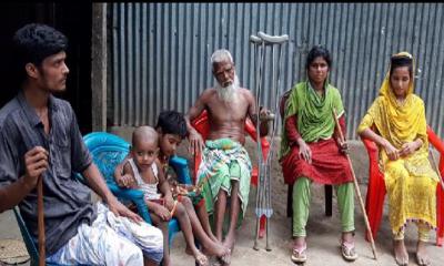 এক পরিবারে ছয় প্রতিবন্ধী, দিন চলে ভিক্ষা করে