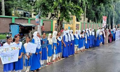 নিরাপদ সড়কের দাবিতে বেনাপোলে প্রতিবাদ সমাবেশ