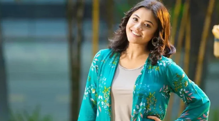 লাইভে এসে আপত্তিকর ভিডিও ধারণের অভিযোগ তিশার