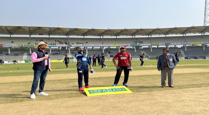 টস জিতে ব্যাটিংয়ে বরিশাল