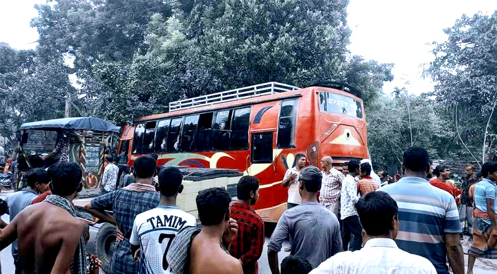 চুয়াডাঙ্গায় বাসের ধাক্কায় নিহত ১