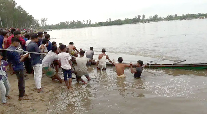 নৌকাডুবিতে মৃতের সংখ্যা বেড়ে ৬৮