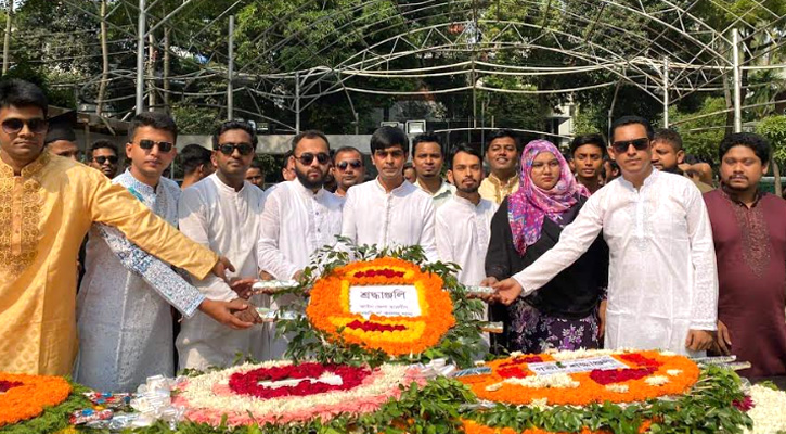 বঙ্গবন্ধুর প্রতিকৃতিতে আইন জেলা ছাত্রলীগের শ্রদ্ধা