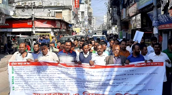 বরিশালে নৌযান শ্রমিকদের কর্মবিরতির ঘোষণা