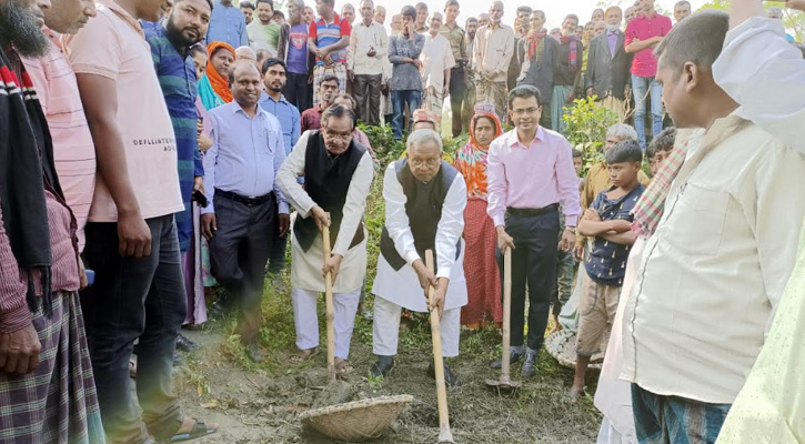 রাণীনগরে অতিদরিদ্রদের জন্য কর্মসংস্থান কর্মসূচির উদ্বোধন