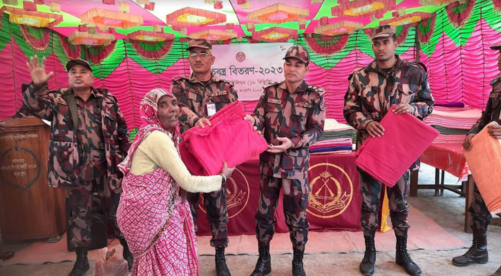 পঞ্চগড়ে বিজিবি’র পক্ষ থেকে শীত বস্ত্র বিতরণ