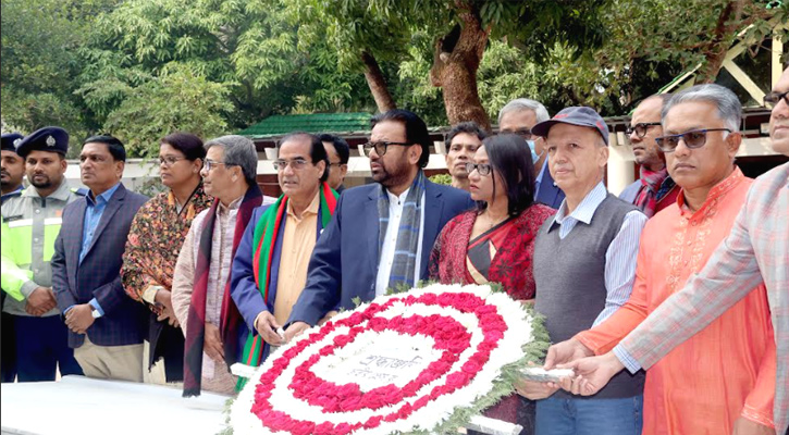 বঙ্গবন্ধুর সমাধিতে জাতীয় প্রেস ক্লাবের নবনির্বাচিত নেতৃবৃন্দের শ্রদ্ধা