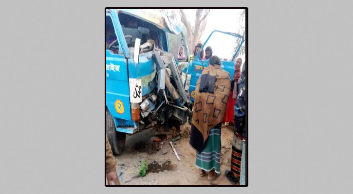 লালপুরে ট্রাকের চাকা বিষ্ফোরণে গাছের সাথে ধাক্কা, আহত ৪