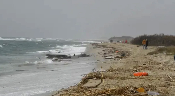 ইতালিতে জাহাজডুবি, ৩৩ শরণার্থী নিহত