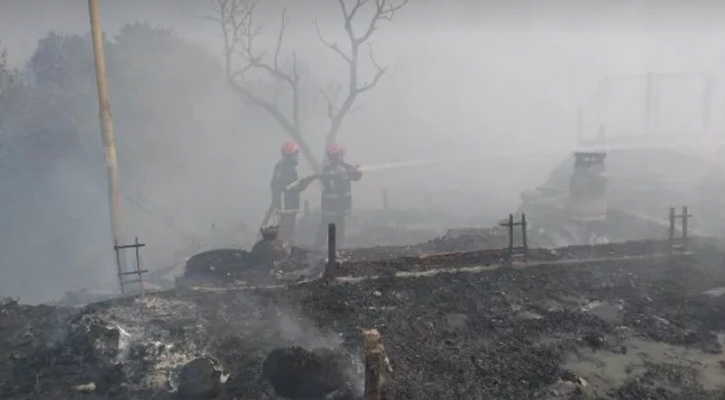 রোহিঙ্গা ক্যাম্পের আগুন নিয়ন্ত্রণে, পুড়ল ২ হাজারের বেশি ঘর