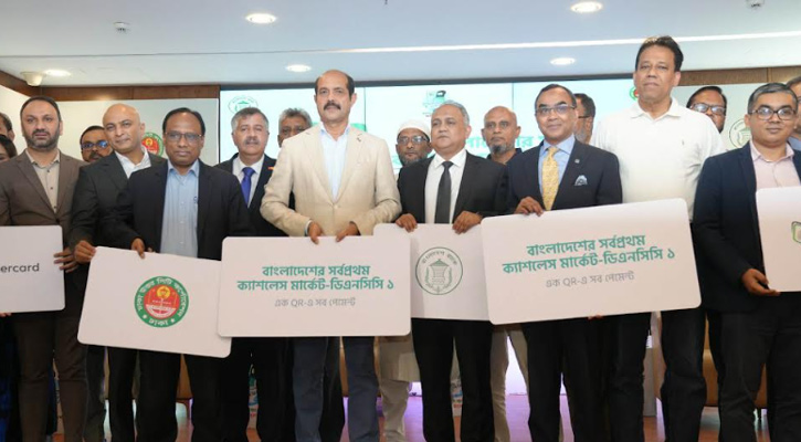 ডিএনসিসি মার্কেটে চালু হলো ক্যাশলেস লেনদেন ব্যবস্থা