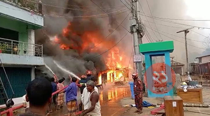 থানচিতে বলি বাজারে ভয়াবহ অগ্নিকাণ্ড