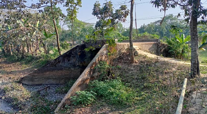 ১৮ বছর ধইরা কইতাছি রাস্তাডা শুধু কইরা দেন আর কিচ্ছু চাই না