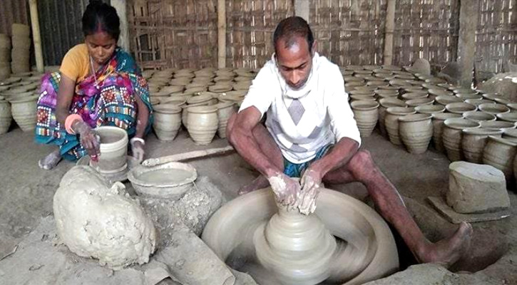 ঠাকুরগাঁওয়ের মৃৎশিল্প ইতিহাসের পাতায় শুধু ঠাঁই পেতে বসেছে