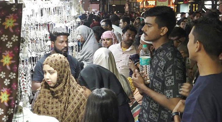 কলকাতার ঈদ বাজারে বাংলাদেশিদের ভিড় বাড়ছে