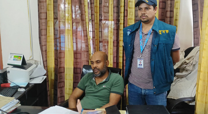 ঘুষের টাকাসহ শরিয়তপুর বিসিকের উপব্যবস্থাপক গ্রেপ্তার
