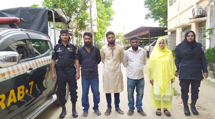 মাদকসহ ৪ কারবারি আটক সিএনজি জব্দ