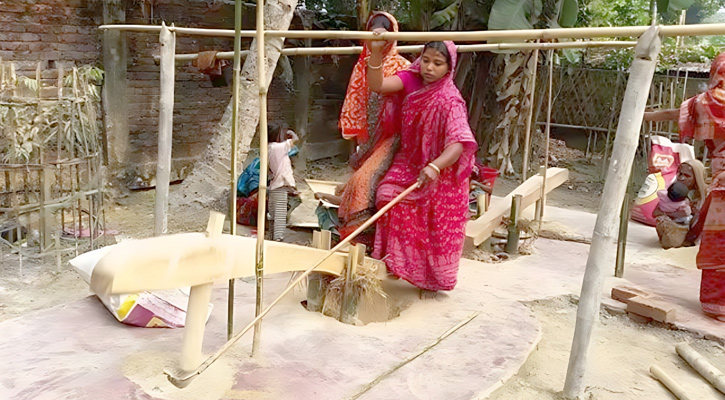 কালের বিবর্তনে হারিয়ে গেছে গ্রাম বাংলার ঐতিহ্য বাহী ধান ভানা ঢেঁকি