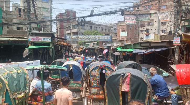 তীব্র যানজটে ভোগান্তিতে ভর্তি পরীক্ষার্থীরা