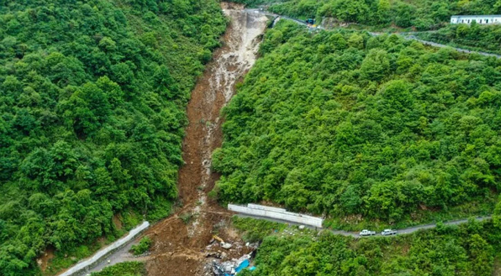 চীনে ভূমিধসে নিহত ১৪