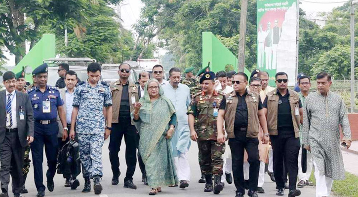 প্রটোকল ভেঙে প্রধানমন্ত্রীর ঈদ শুভেচ্ছা