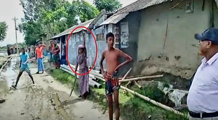 বালু উত্তোলন বন্ধ করতে গিয়ে তোপের মুখে নায়েব, লাঠি হাতে তেড়ে এলেন নারী