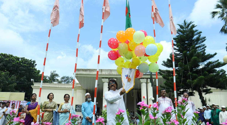 বর্ণাঢ্য আয়োজনে সপ্তম রবীন্দ্র বিশ্ববিদ্যালয় দিবস উদযাপিত