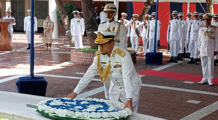 বঙ্গবন্ধুর সমাধিতে নবনিযুক্ত নৌবাহিনী প্রধানের শ্রদ্ধা