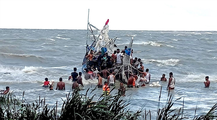 ঝড়ের কবলে পড়ে ৭ ট্রলারডুবি, নিখোঁজ ২৩ জেলে