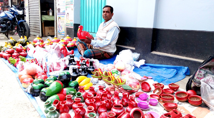 আধুনিকতার ছোঁয়ায় বিলীনের পথে আত্রাইয়ের মৃৎ শিল্প