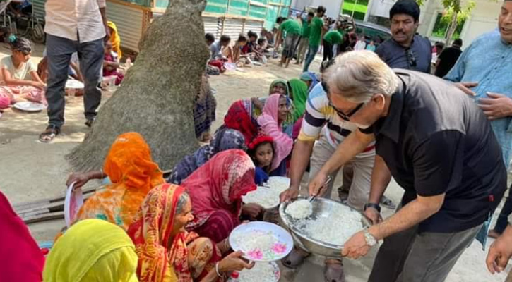 উল্লাপাড়ায় মেহমানখানায় এমপি তানভীর ইমাম