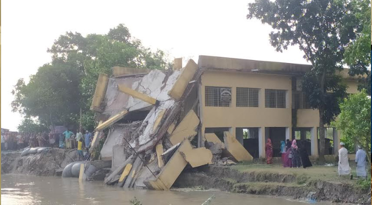 হরিরামপুরে নদীভাঙন: বালুর অভাবে বন্ধ পাউবোর জিও ব্যাগ ডাম্পিং