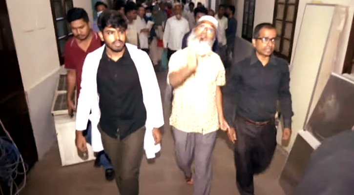 অধ্যক্ষের নেতৃত্বে বরিশালে সাংবাদিকদের ওপর  চিকিৎসকদের হামলা