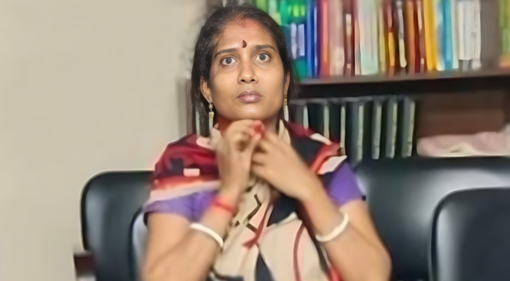 নিজেকে রক্ষা করতে পারল না 