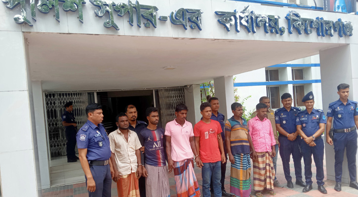 কিশোরগঞ্জের ইটনায় ৬ নৌ ডাকাত গ্রেফতার