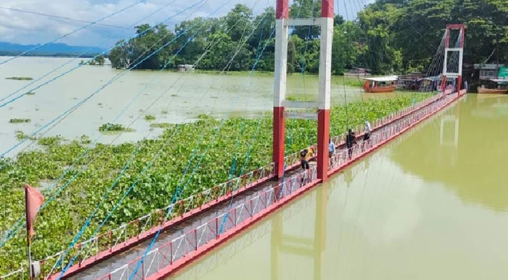 ডুবে গেছে রাঙ্গামাটির ঝুলন্ত সেতু