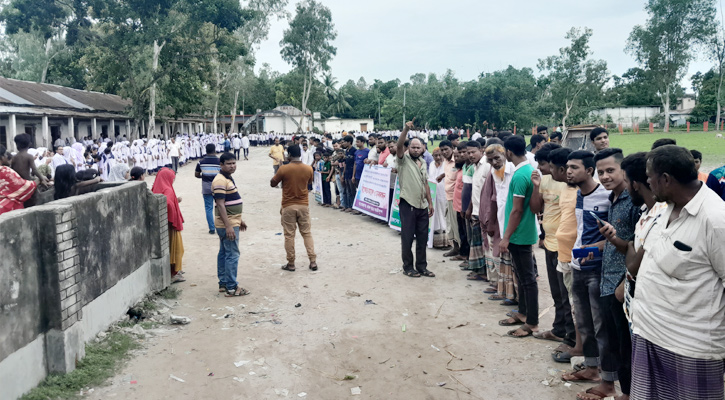 অধ্যক্ষের সামনে অশালীন আচরণন করা সেই শিক্ষক সাময়িক বরখাস্ত