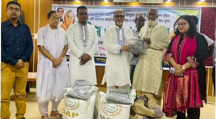 উল্লাপাড়ায় কৃষি প্রণোদনায় বীজ সার বিতরণ