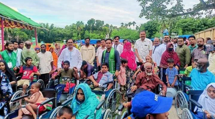 জীবননগরে সুবিধাভোগীদের মাঝে বিনামূল্যে ১০০ হুইলচেয়ার বিতরণ