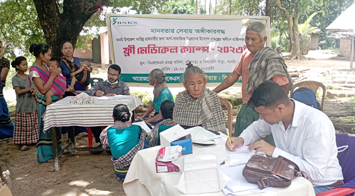 থানচিতে বিএনকেএস সংস্থার উদ্যোগে ফ্রি চিকিৎসা সেবা প্রদান