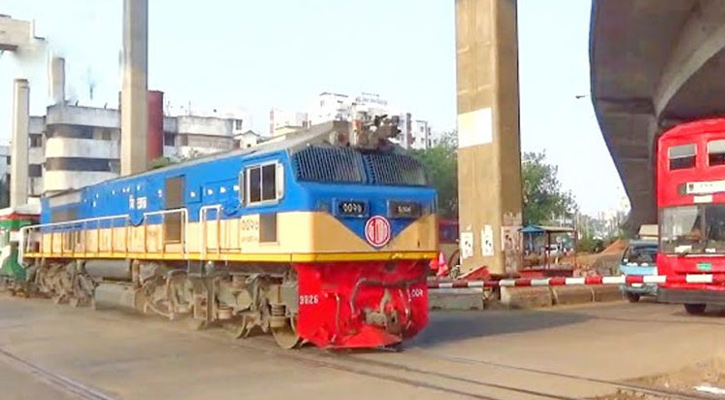 মহাখালীতে ট্রেনে কাটা পড়ে ৩ শিশুর মৃত্যু