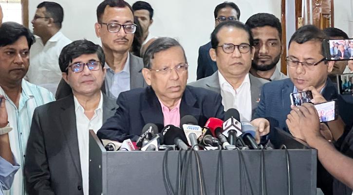 খালেদা জিয়ার বিদেশ যাওয়ার উপায় বলে দিলেন আইনমন্ত্রী
