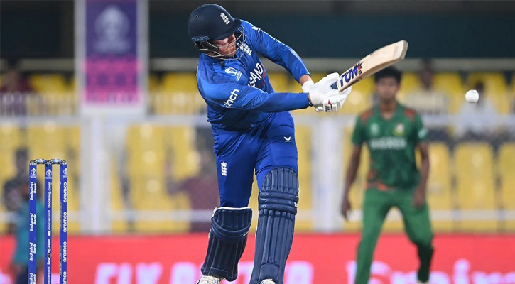 ওপেনারদের ফেরালেন মোস্তাফিজ