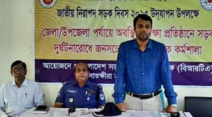 সড়ক দুর্ঘটনা রোধকল্পে সাতক্ষীরার কালেক্টরেট ও পাবলিক স্কুলে গণসচেতনতামূলক কর্মশালা
