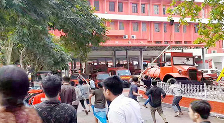 বঙ্গবাজার অগ্নিকাণ্ড: পুলিশের ওপর হামলার প্রতিবেদন ১৫ নভেম্বর