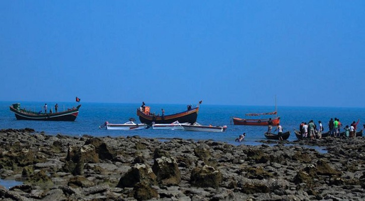 সেন্ট মার্টিনে নৌযান চলাচল বন্ধ ঘোষণা