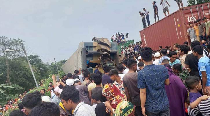 ভৈরবে দুই ট্রেনের সংঘর্ষ, ১৫ মরদেহ উদ্ধার
