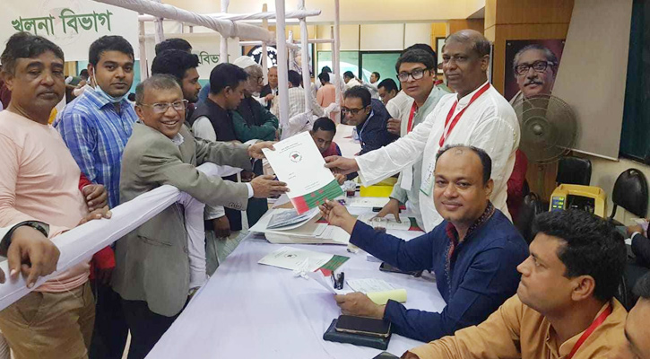 আ. লীগের মনোনয়ন ফরম কিনলেন সাবেক সচিব প্রশান্ত কুমার রায়